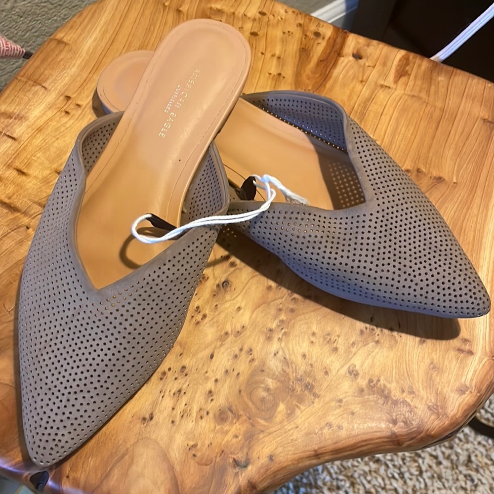 American Eagle pointed mules